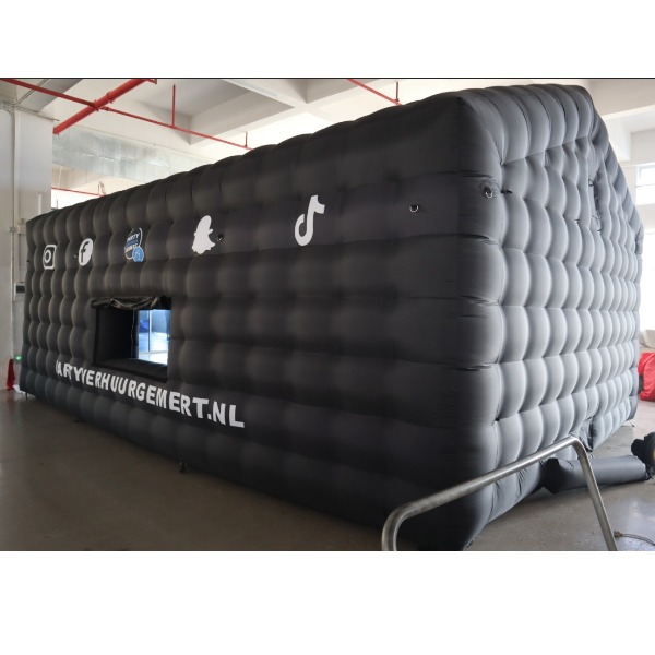 Opblaasbare club 7x5 meter - Inclusief discolamp