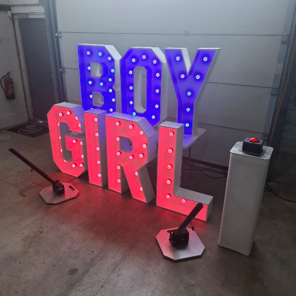 BOY en GIRL Lichtletters + confetti shooters set