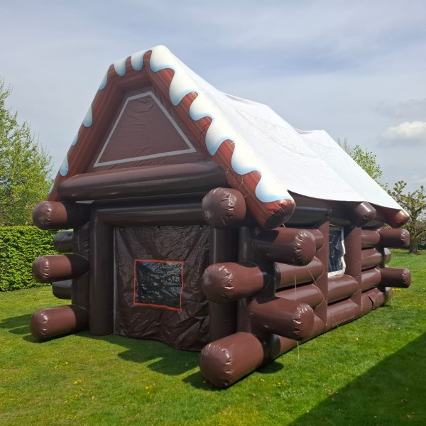 Opblaasbare Aprés Ski Hut 7x5 meter inclusief kerst verlichting